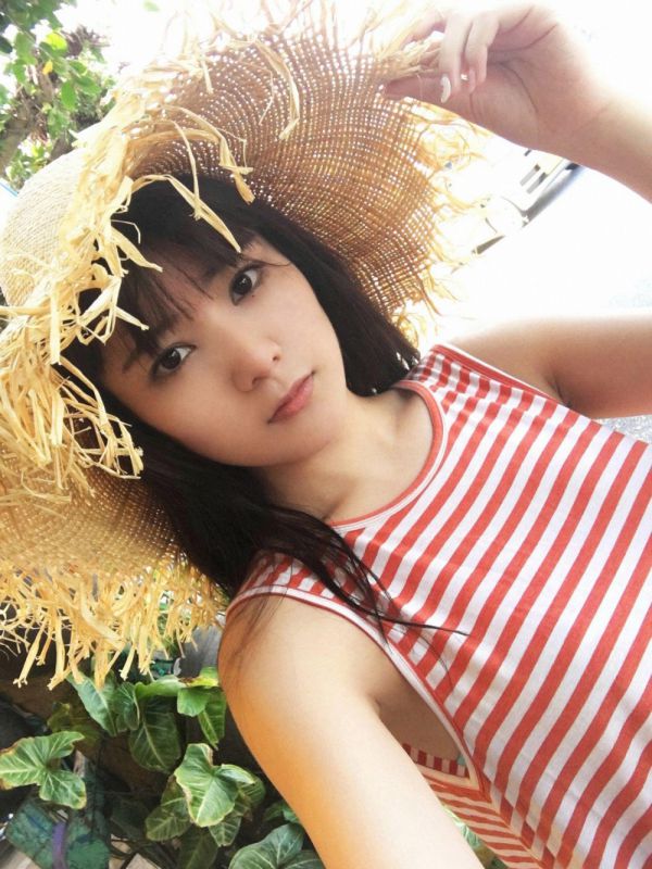 日本美女海边度假风情性感爆乳诱惑图片