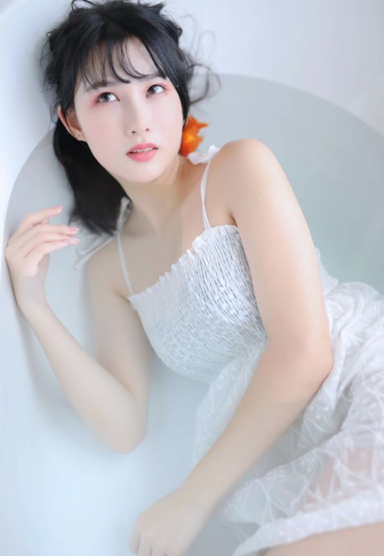 元气少女洗澡湿身惹火姿态风骚写真图片