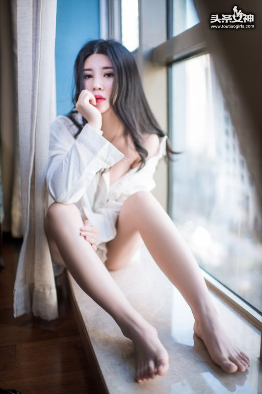 漂亮美眉图片SukkiQ可儿家居服私拍照