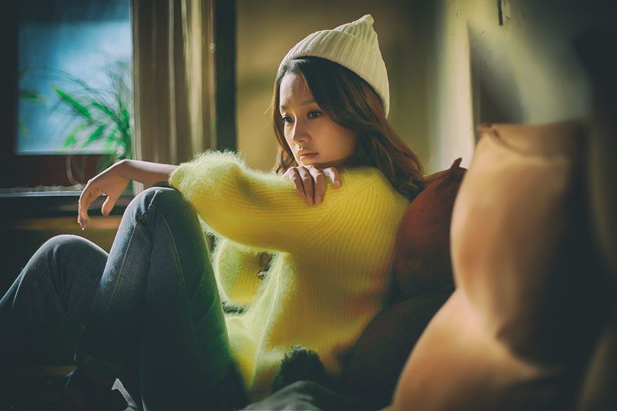 李沁冬日甜美迷人写真照