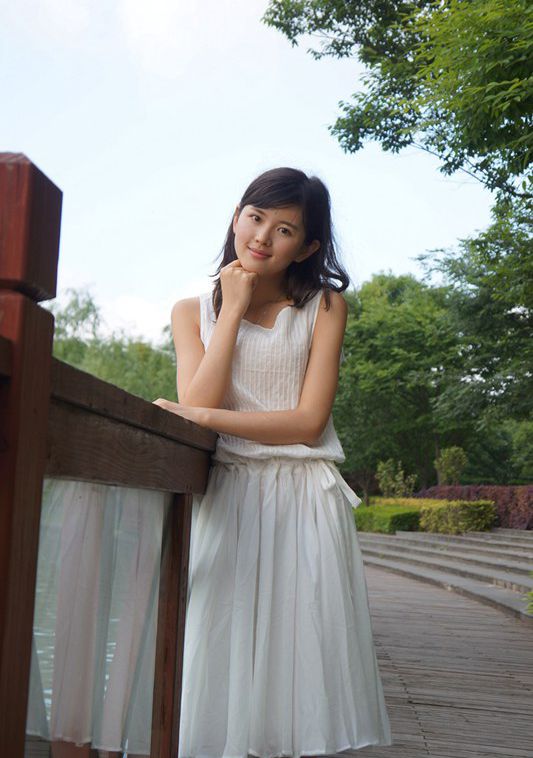 清纯女孩户外唯美写真大片