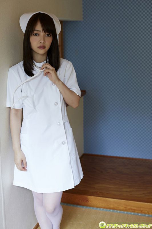日本美女私房护士装性感写真