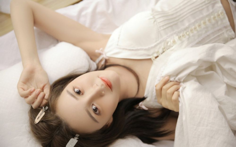 性感亚洲国模少女丰满内衣大胆人体艺术图片