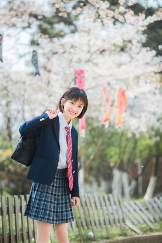 日本少女开学季小清新制服美女养眼写真图片
