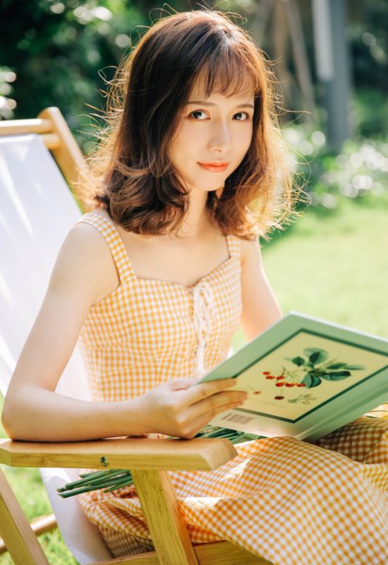 潮流时尚模特吊带背心甜美冷艳美女写真