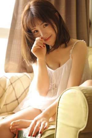 少女秘密花园酥胸香肩稚嫩童颜写真