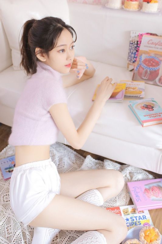 性感萝莉惹火内衣私房妖娆抚媚写真