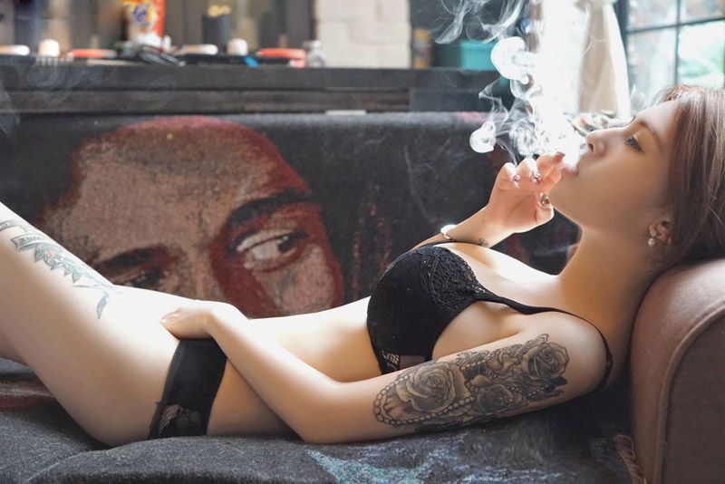 美胸嫩模刘莉莉私房性感写真照