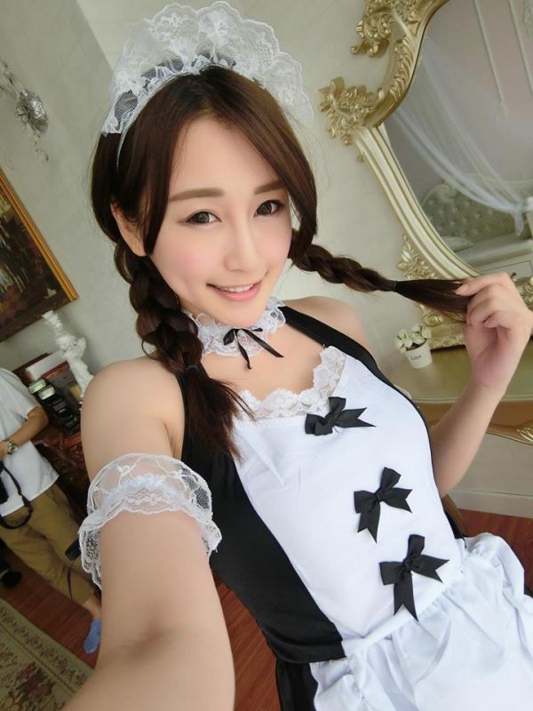 美女模特陈乐乐性感自拍照酥胸诱人