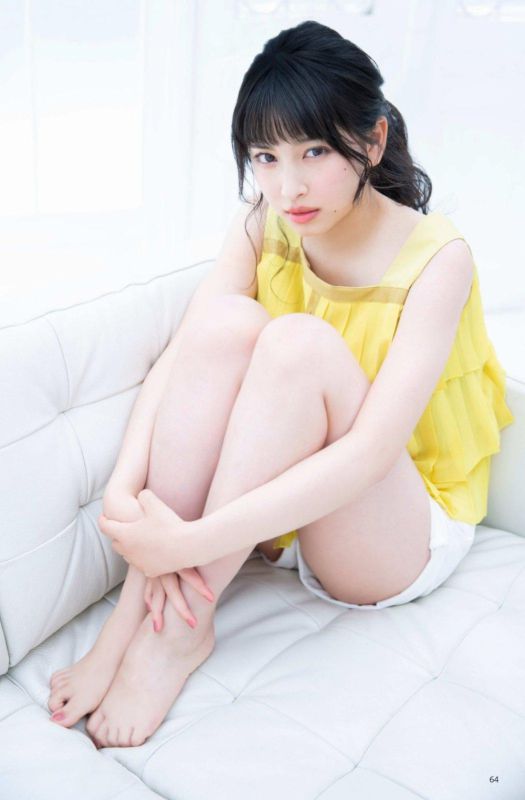 日本清新脱俗妹子白嫩诱人肉体美脚丫图片欣赏