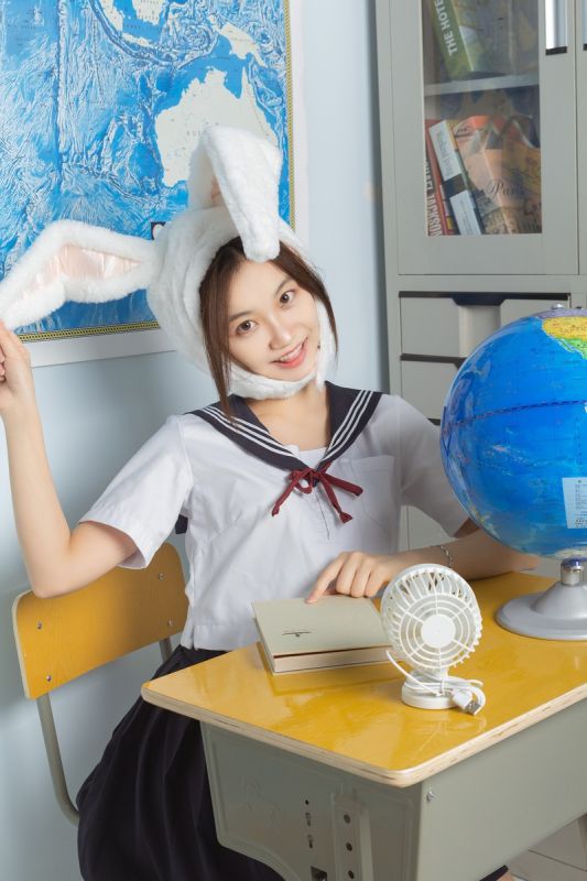 可爱元气校园美女教室水手制服清纯养眼写真