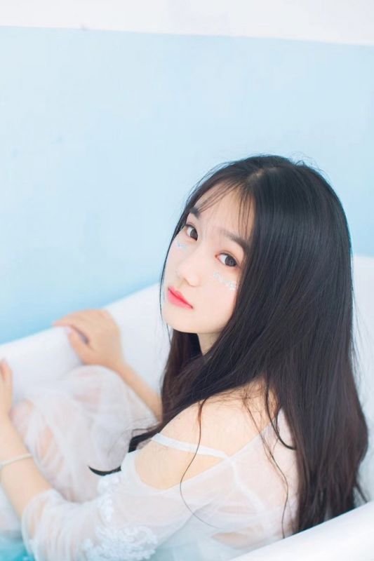 美女洗澡粉嫩妖娆甜美女孩写真