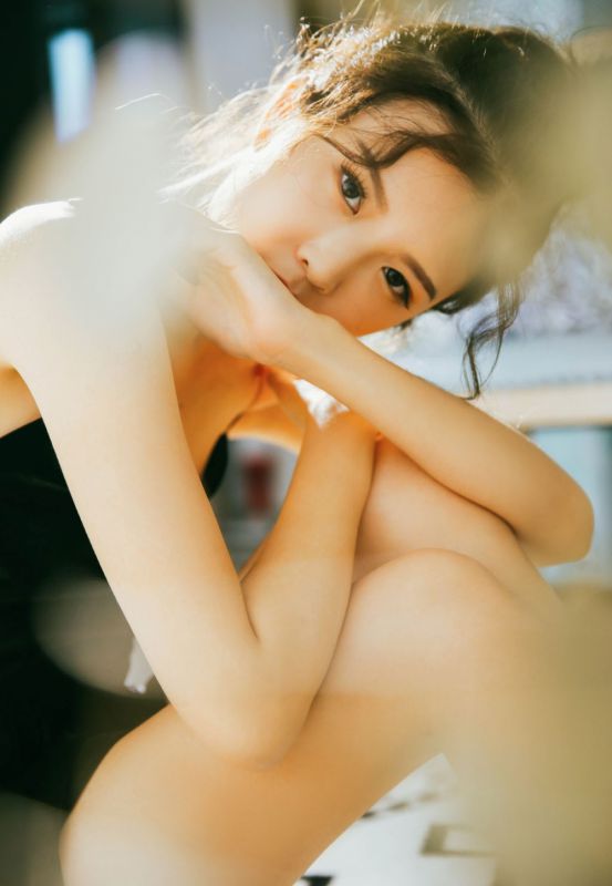 性感美少女胳肢窝美腿玉足丰韵白嫩写真