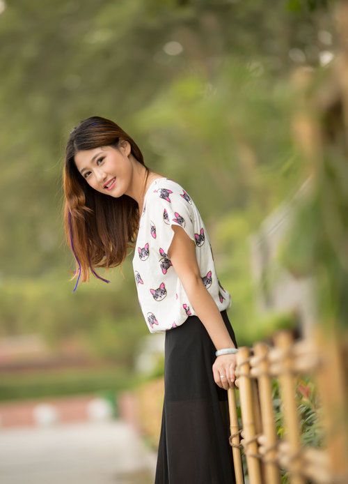 甜美长裙女孩高清街拍图片