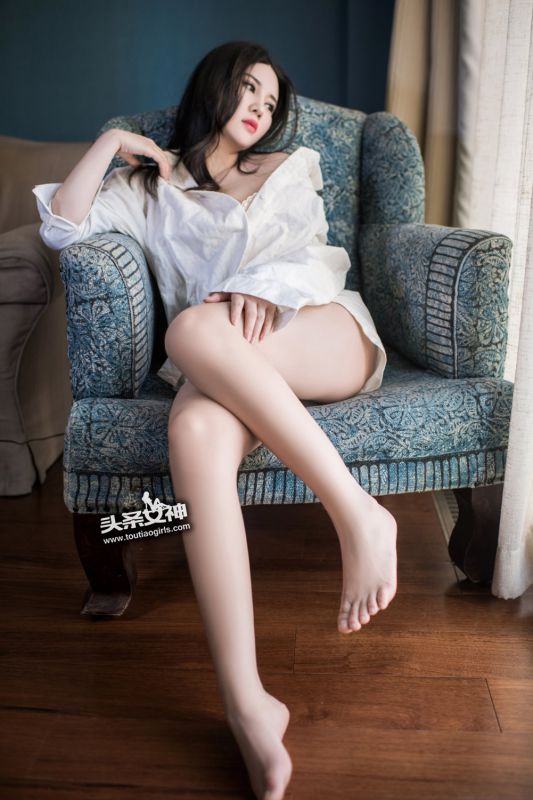 漂亮美眉图片SukkiQ可儿家居服私拍照