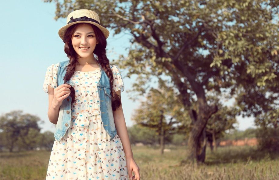 初秋清纯美女户外迷人写真
