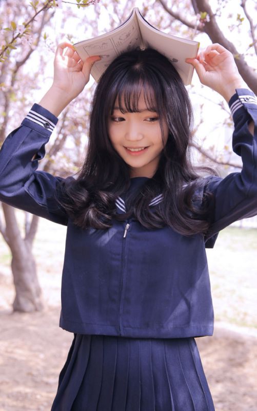 日本校园女神青涩稚嫩性感曲线极品美女图片