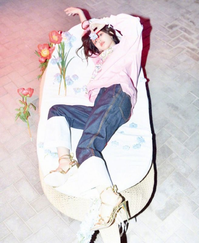 漂亮美少女林允活动现场优雅成熟干练明星图片