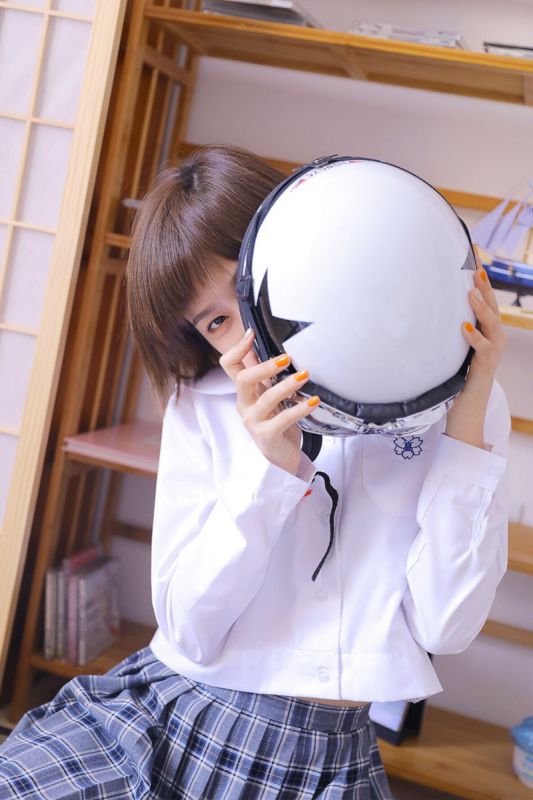 日本少女短发jk制服清纯元气萌女写真