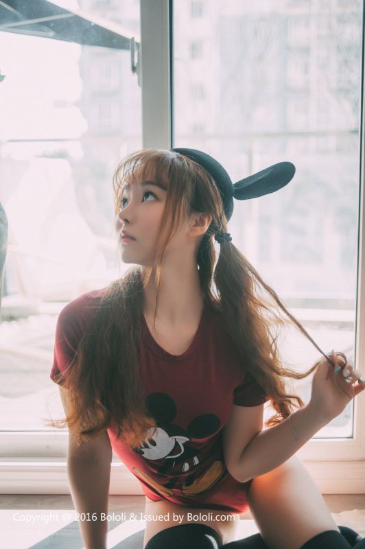 90后小美女七宝高清养眼私房照