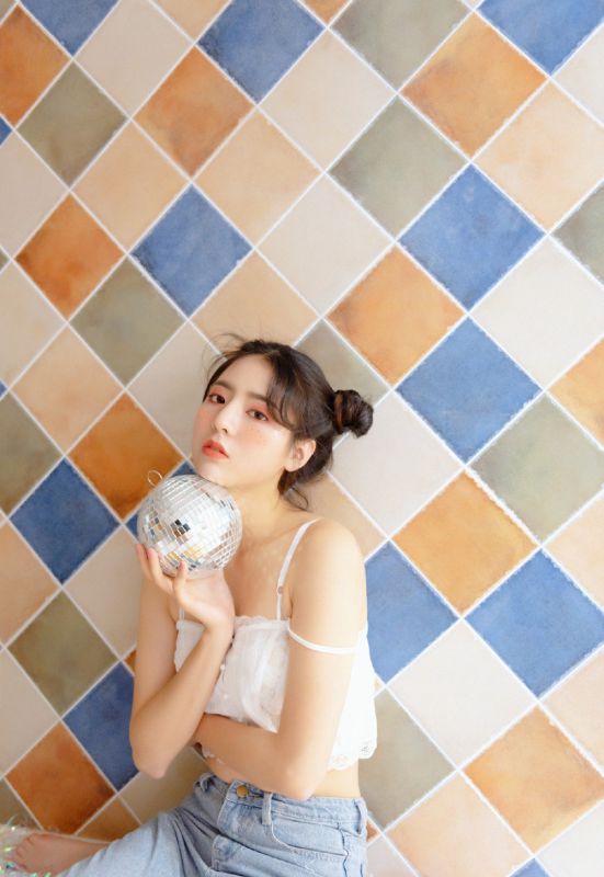 天然萌丸子头少女薄纱内衣牛仔裤写真