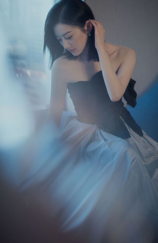 冷艳女王景甜锁骨香肩惹火婚纱熟女气质图片
