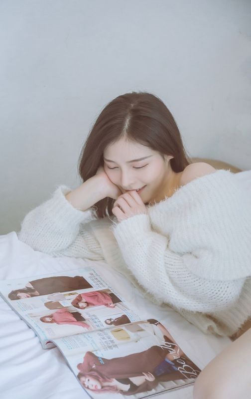 清纯氧气美女露肩床上诱人108种姿势写真图片