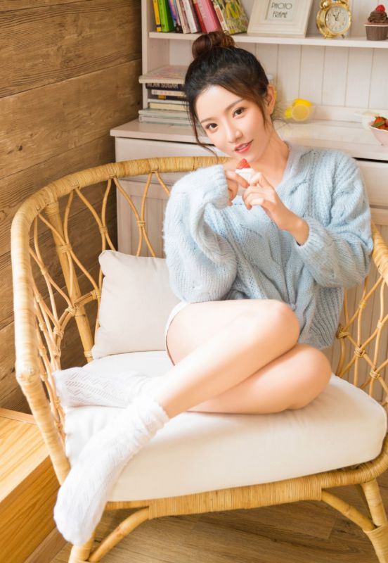 台湾嫩模辣妹美腿成熟香艳写真图片