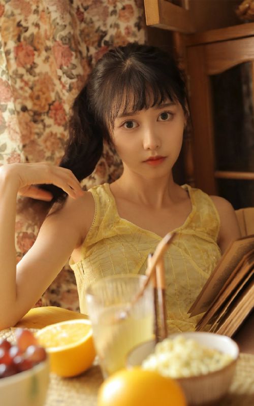 吊带酥胸娇艳长腿美女御姐居家性感风骚诱惑写真