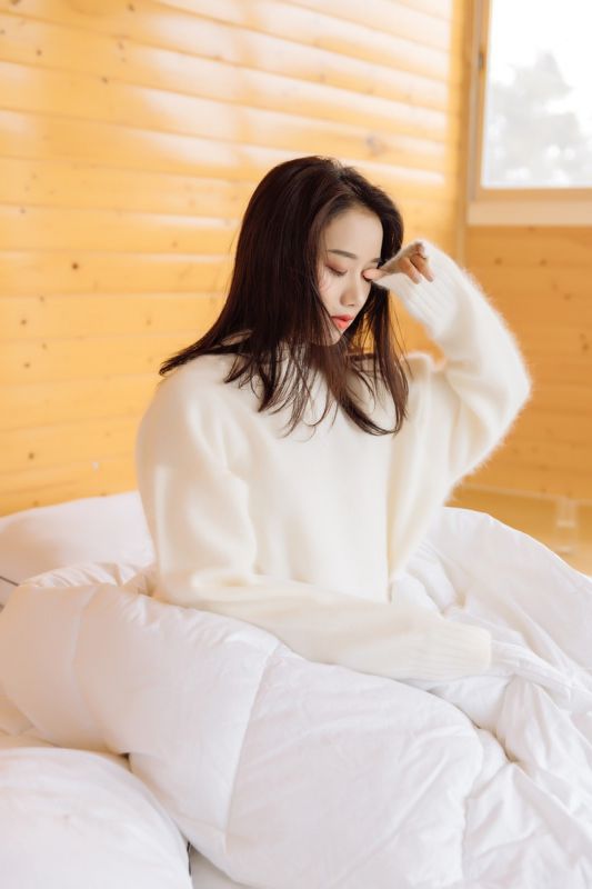床上小嫩妹清新美女模特长腿玉足性感写真图片