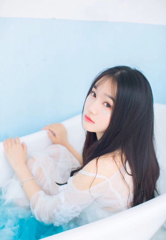 美女洗澡粉嫩妖娆甜美女孩写真
