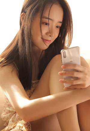 小碎花性感甜美女孩无内裸空下面诱人肉体写真