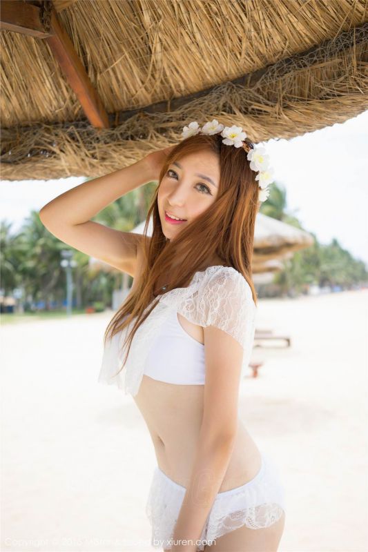 性感美女黄歆苑户外诱人写真集