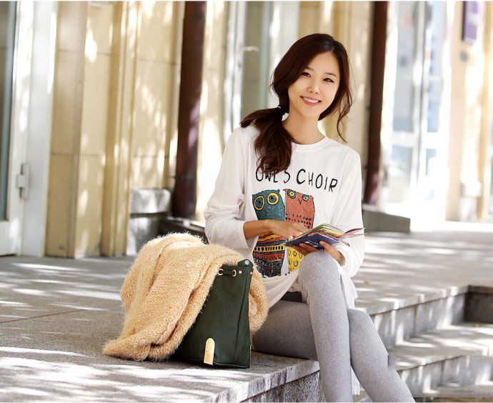 清纯长发美女阳光迷人街拍