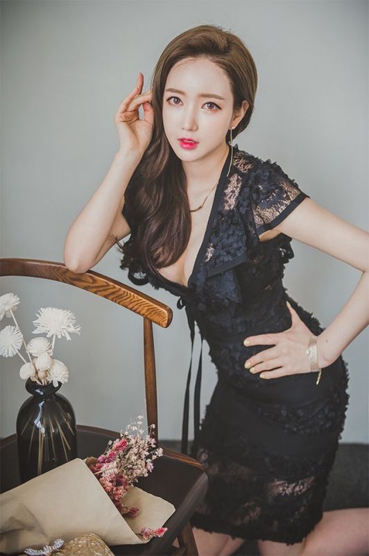高贵冷艳爆乳艳妇泄身性感美腿绝色妖娆写真图片