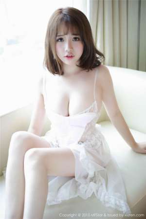 大胸嫩模徐cake蕾丝内衣性感写真