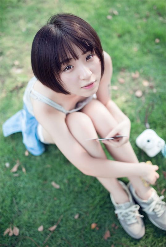 小清新美女户外迷人私房照