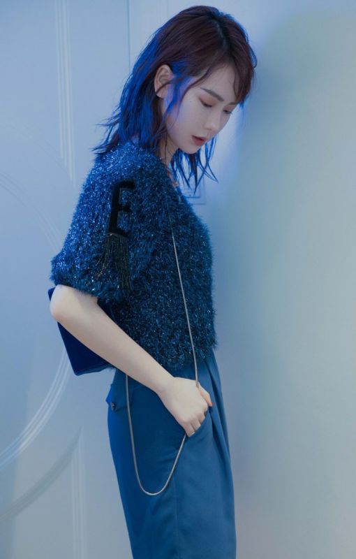 熟女系御姐戚薇冷艳毛衣惊艳风骚性感明星写真