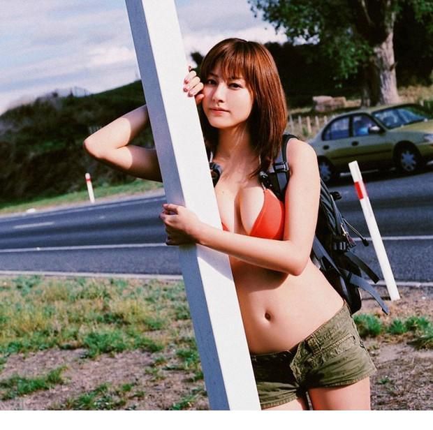 性感日本女星杉本有美比基尼私房写真