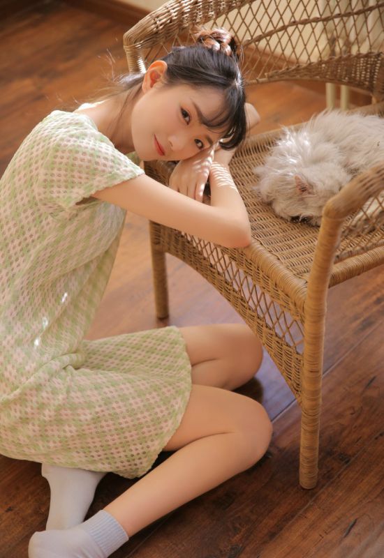 女神气质少女性感香肩锁骨曲线柔美写真