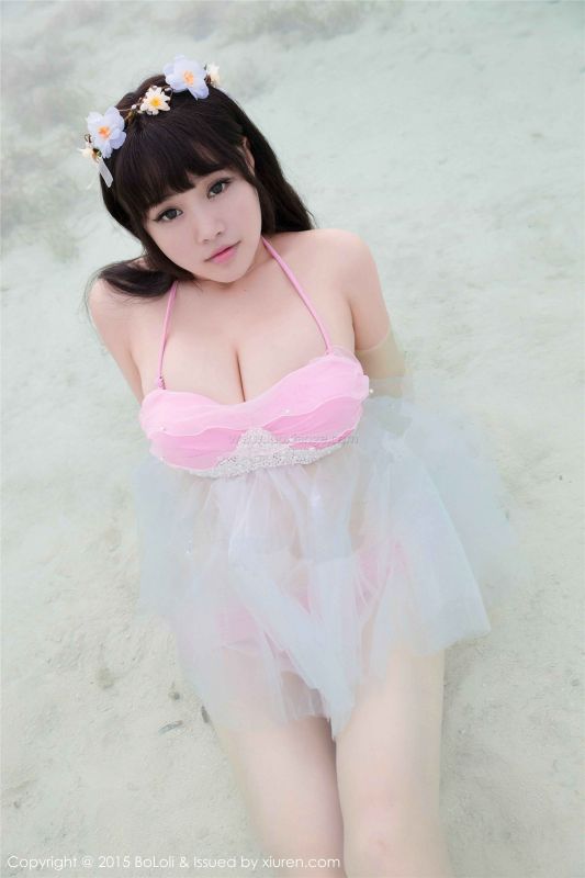 爆乳美女Barbie可儿沙滩比基尼写真照