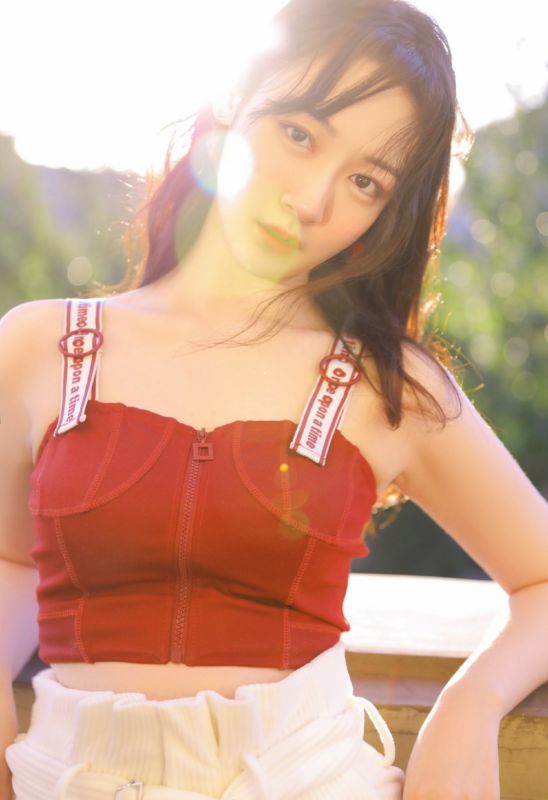 五官精致美少女阳光唯美白嫩爆乳性感人体艺术图片