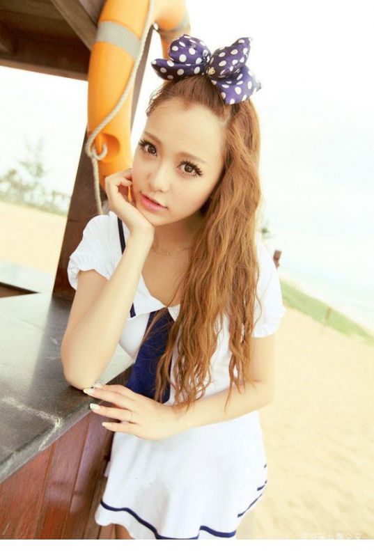 小清新美女沙滩性感比基尼写真