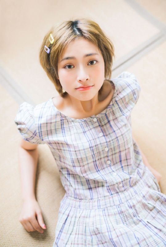 长腿美少女居家清纯淡雅气质写真