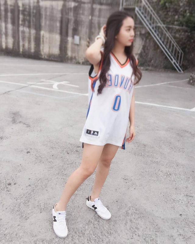 清纯系美女邱苡u自拍养眼图片