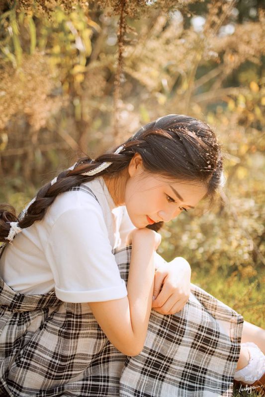 麻花辫清纯少女户外唯美写真