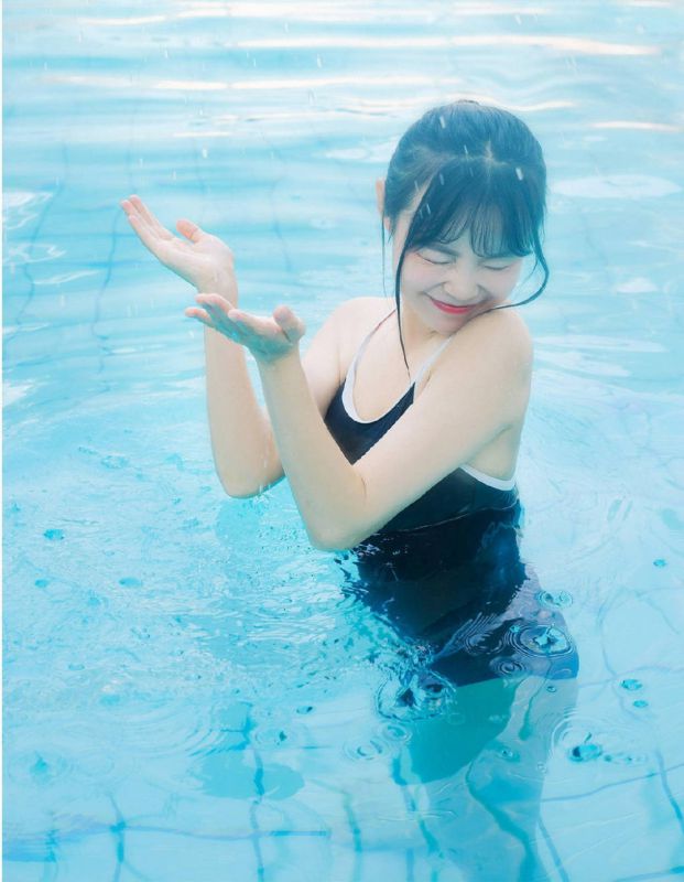 爆乳湿身比基尼少女性感大胆人体艺术展阴写真