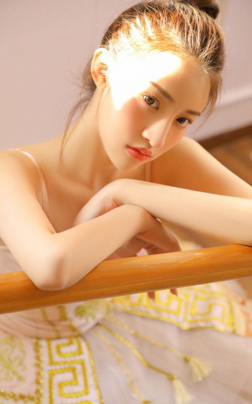 气质妖娆风骚熟女情趣体操服姿势性感美女写真
