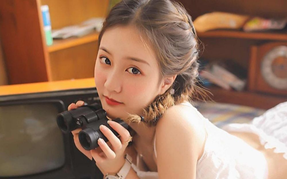 白嫩雪肌美女私房蕾丝内衣吊带香艳清纯惹火图片