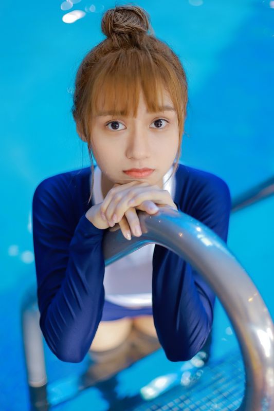 湿身巨乳辣妹情趣泳衣比基尼性感丰盈美女写真